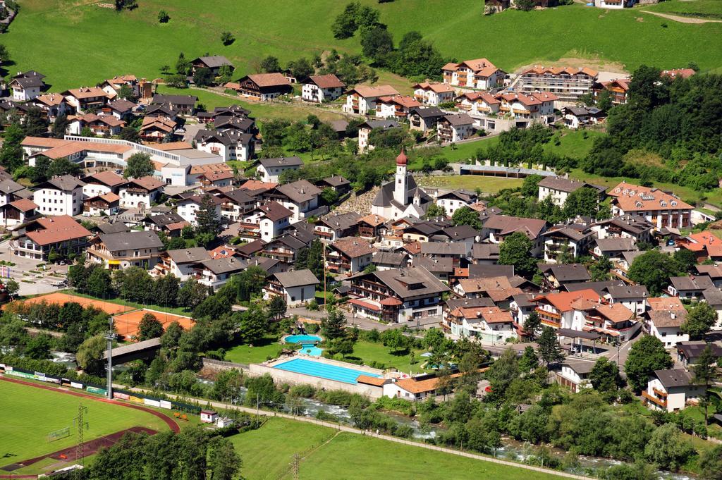 Privatpension Bergkristall San Martino In Passiria  Kültér fotó